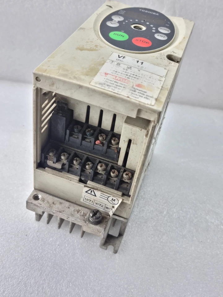 TOSHIBA TRANSISTOR INVERTER VFS11S-2007PL-WN(3) (USED CONDITION)